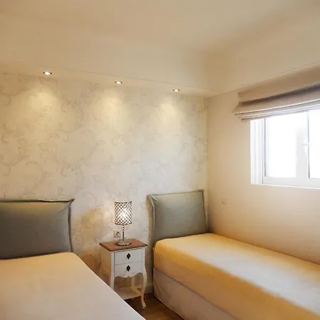 Aparthotel ιρισ/iris *