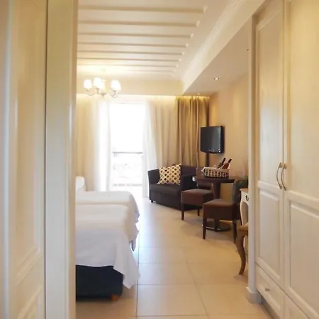 ιρισ/iris Aparthotel *